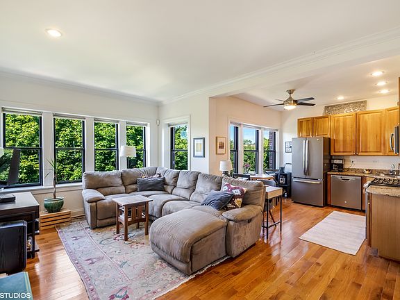 5th image of 4019 N Southport Ave #3