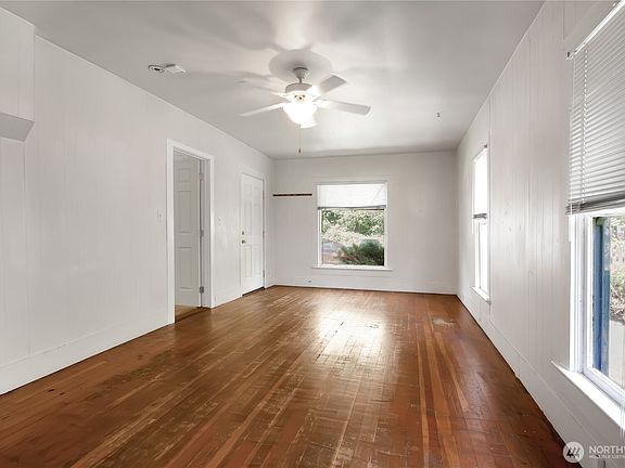 4th image of 411 SE 21st Ave