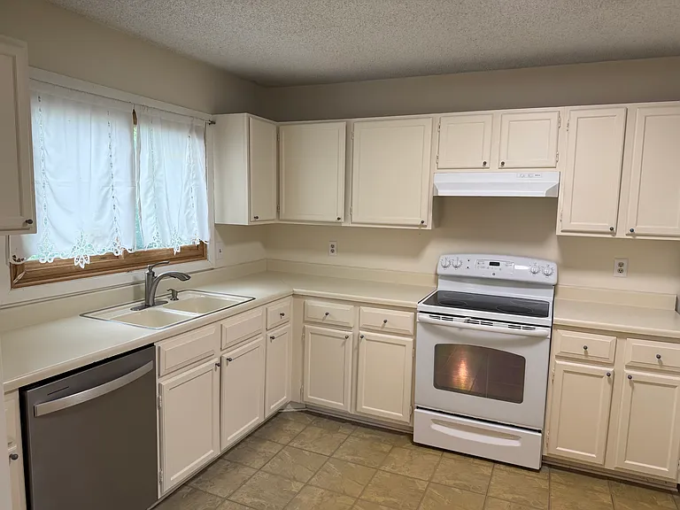 9618 Utica Rd — Photo 4
