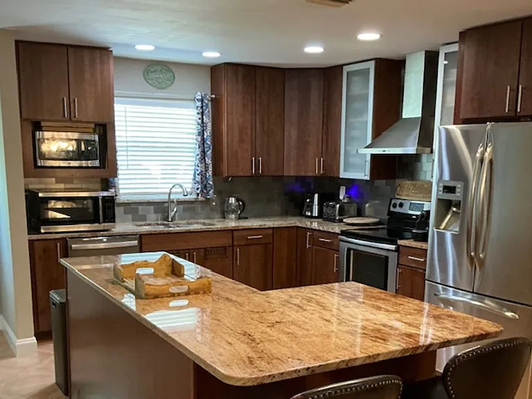 882 Bluebird St — Photo 3