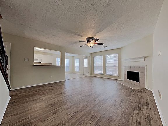 4th image of 26925 Kings Crescent Dr