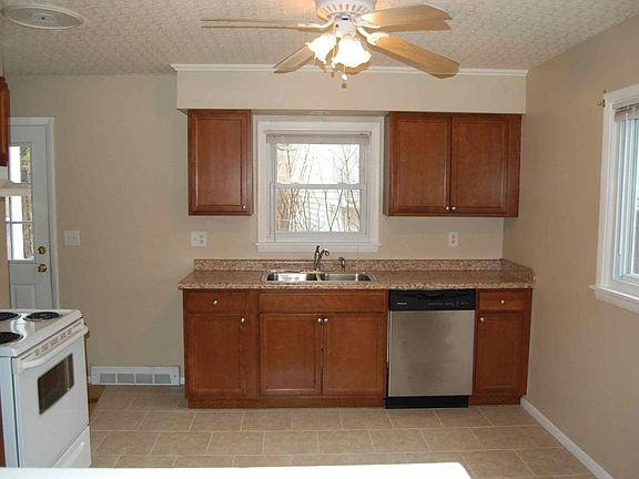 3rd image of 1427 Garland Ln N