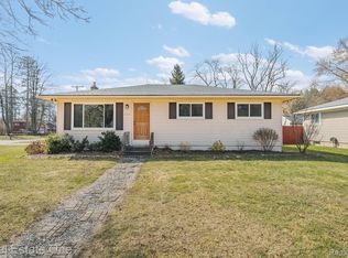 106 S Hospital Rd, Waterford, MI 48327