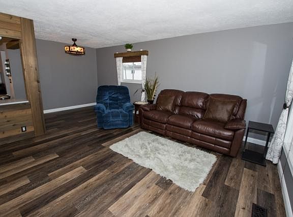 3rd image of 4046 Winthrop Dr