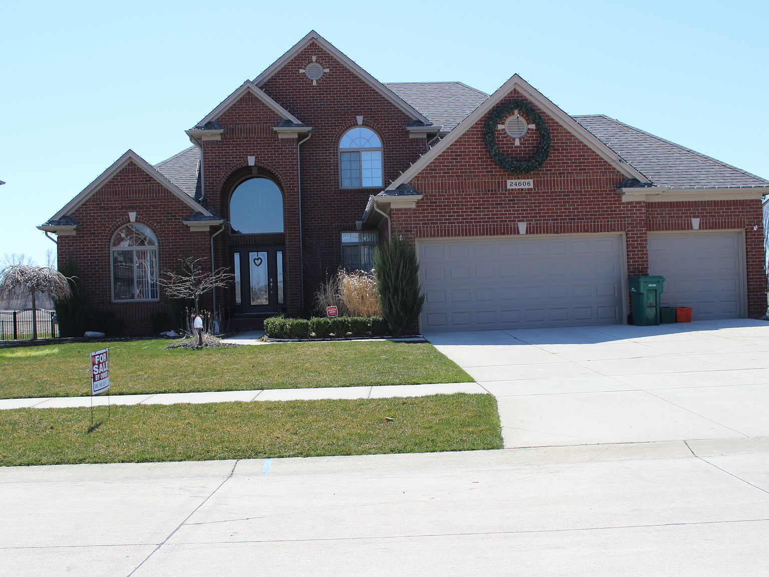 24606 Pebble Beach Ln, MI 48042 Zillow