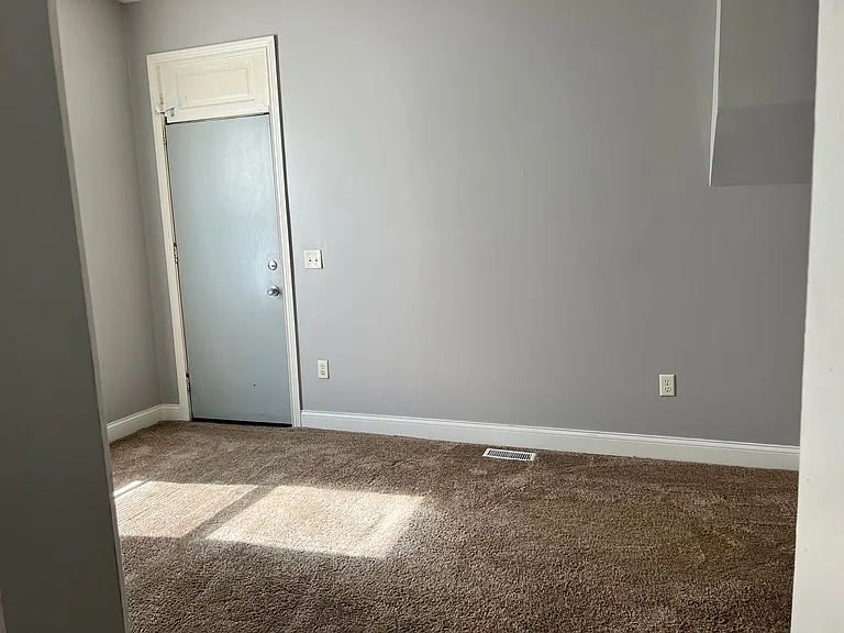 1601 Grove St — Photo 3