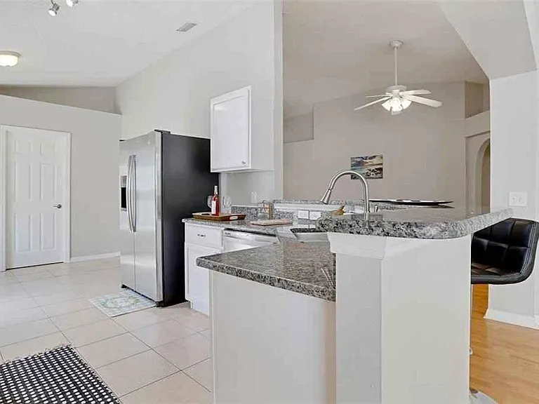 25002 Hyde Park Blvd — Photo 5