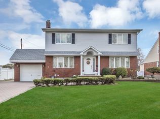 1038 Maple Ln, New Hyde Park, NY 11040