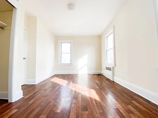 Rented by RealTegrity NY LLC | media 28