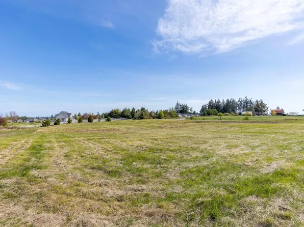 3 Lofgrin Rd, Sequim, WA 98382