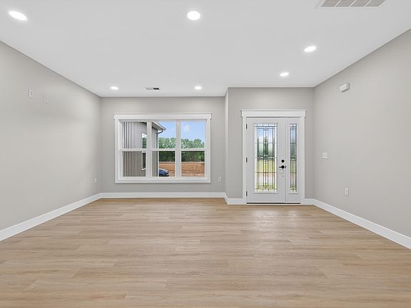 4th image of 111 Stonegate Dr