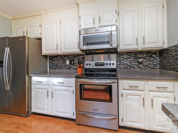 5th image of 3412 Chilham Pl