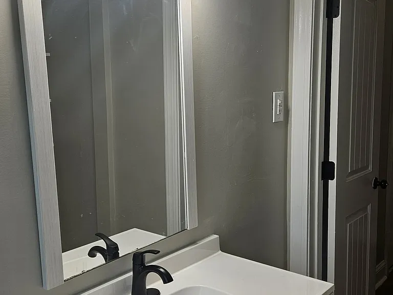 1044 George Washington Hwy N — Photo 3