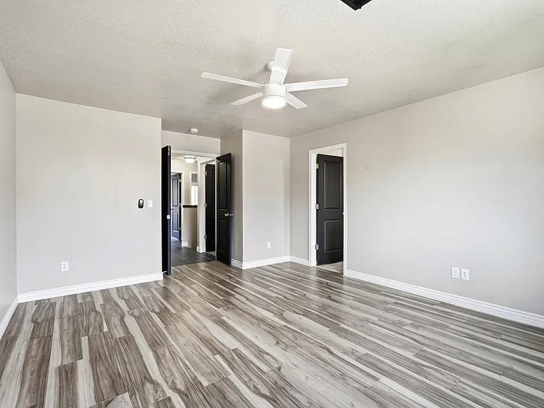 1843 W 775 N — Photo 12