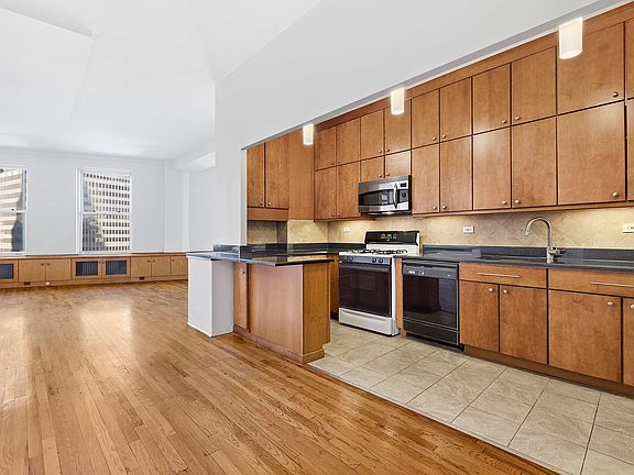 4th image of 145 Nassau St APT 8B