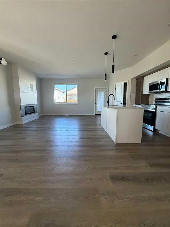 3 bed, 2.0 bath, 1200 sqft, $2,650 — Photo 2
