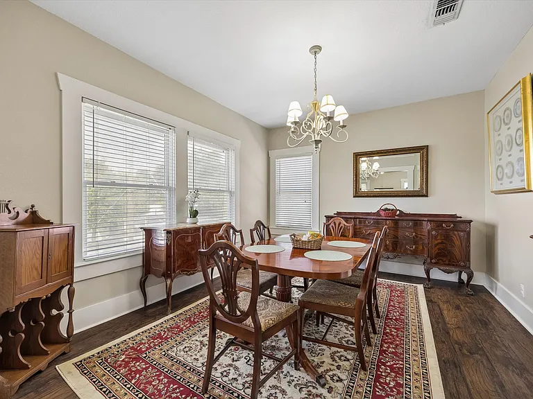 842 E Guenther St #2 — Photo 3
