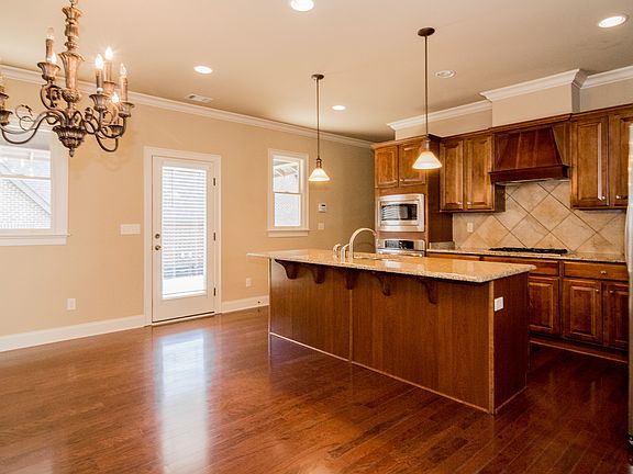 5th image of 3909 Village Center Dr