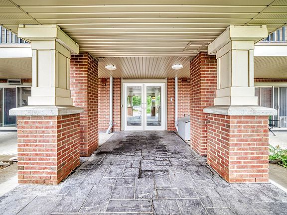 3rd image of 3715 Whitelaw Ln NW #411