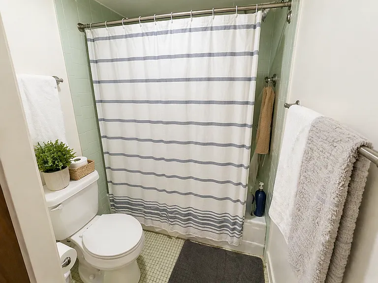 Varsity Management - 515 Walnut — Photo 40