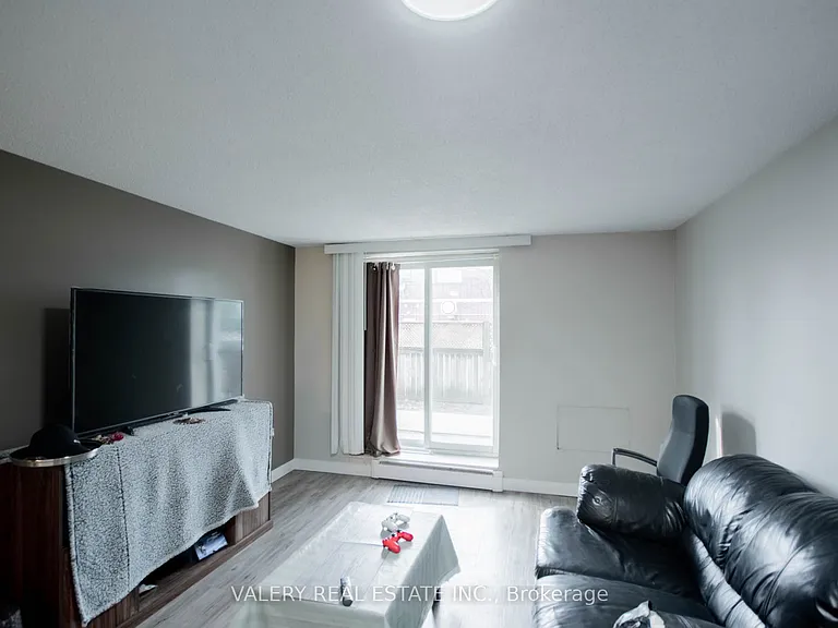 626 1st St #101 — Photo 3