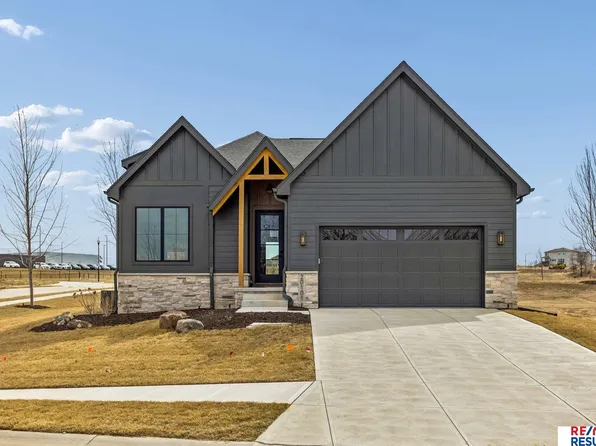 20101 W St, Omaha, NE 68135