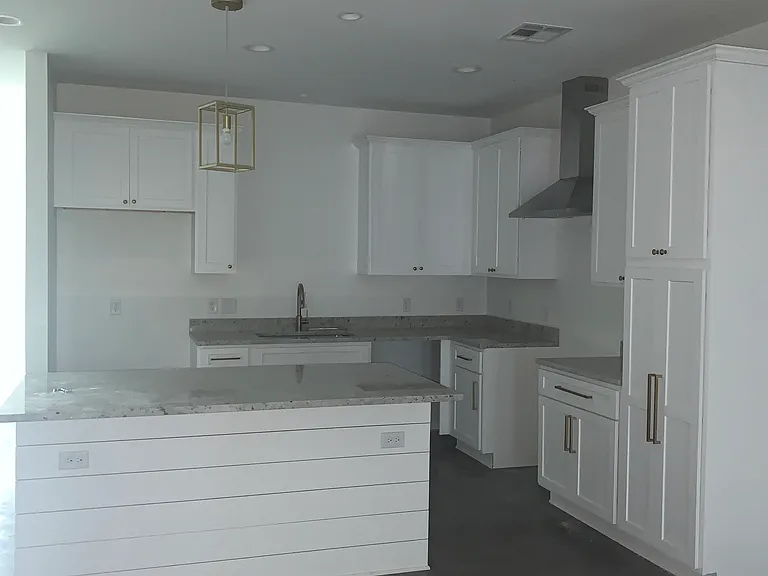 105 Havana St #B — Photo 11