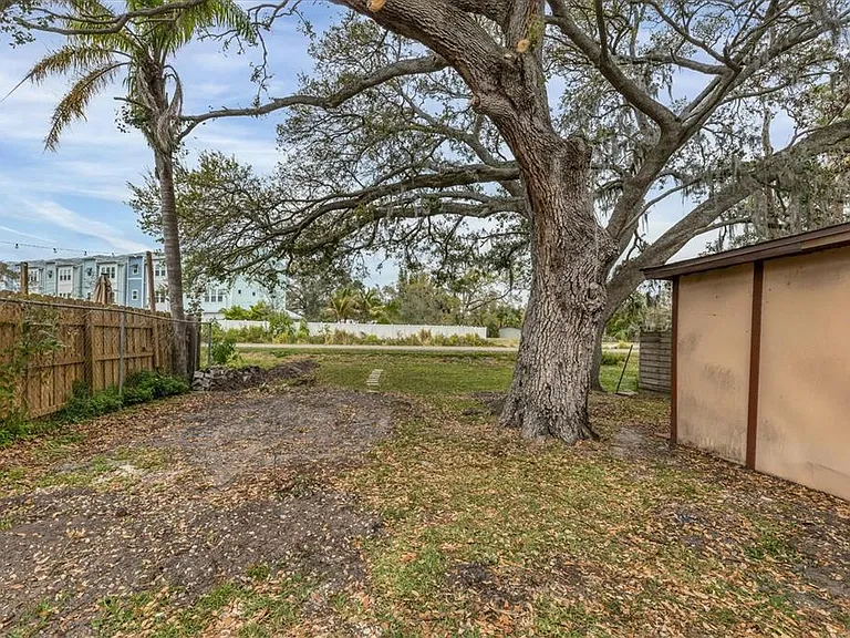 2305 Novus St — Photo 22