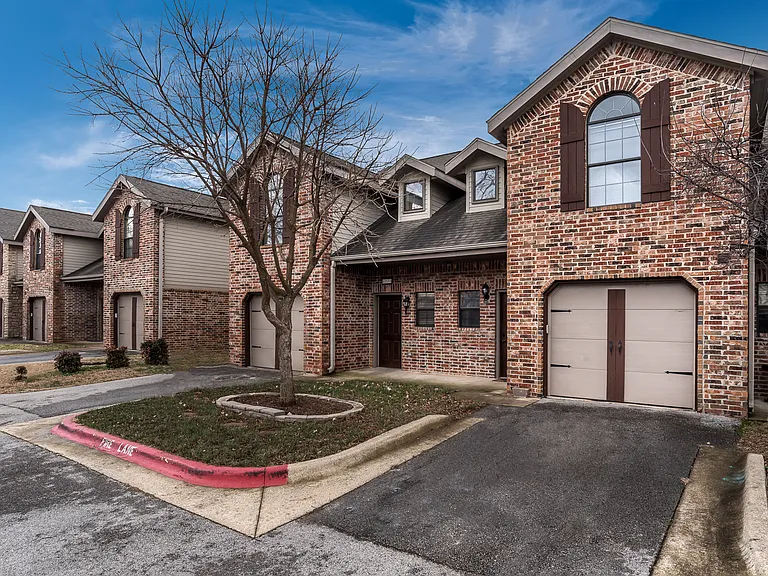 4040 Glenstone Ter — Photo 2