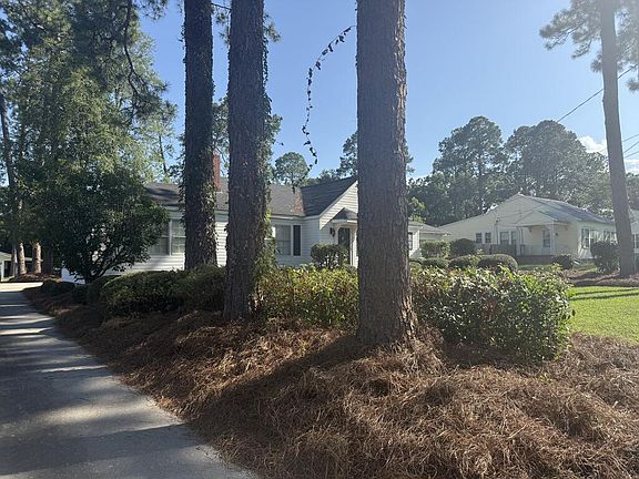 3rd image of 446 E College Ave