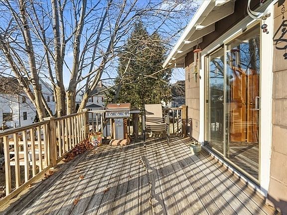 3rd image of 31 Cottage St