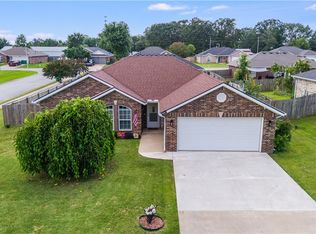 541 Firewood Dr, Centerton, AR 72719