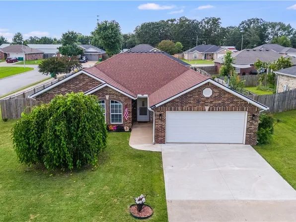 541 Firewood Dr, Centerton, AR 72719