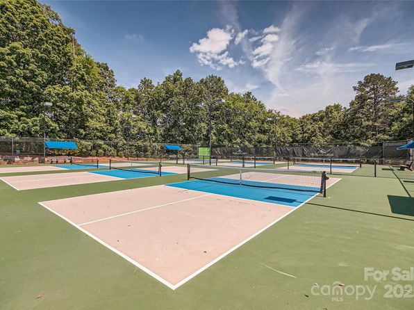7600 Ridgefield Dr, Charlotte, NC 28269