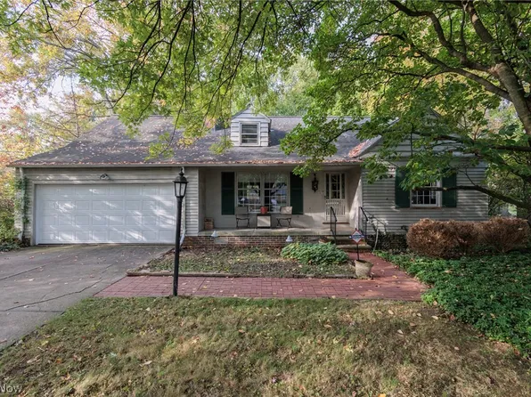 2536 Canterbury Rd, Westlake, OH 44145