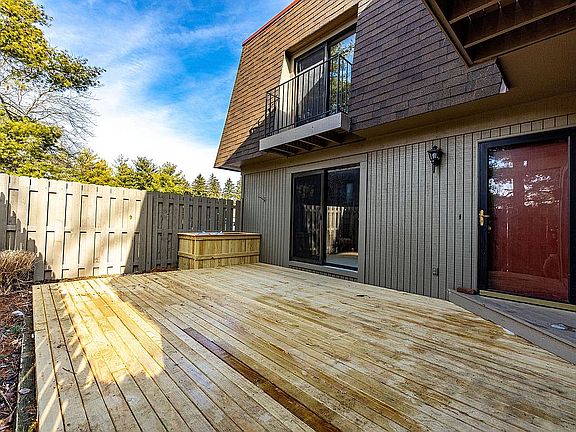 3rd image of 8527 Island Pines Dr