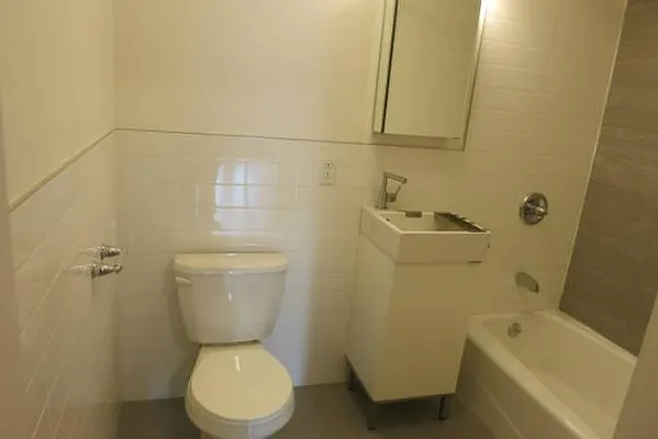 Rented by Manhattan Best Realty, Inc. | media 24