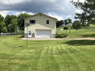 384 S Sandbranch Rd, Mount Hope, WV 25880