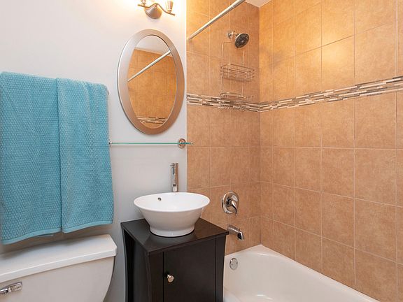 3rd image of 430 Hudson St #1B