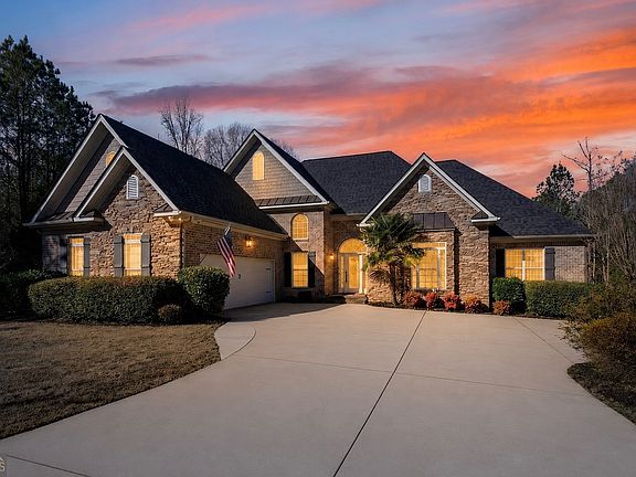 4th image of 32 River Rapids Dr