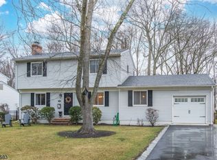 107 Chaucer Dr, Berkeley Heights, NJ 07922