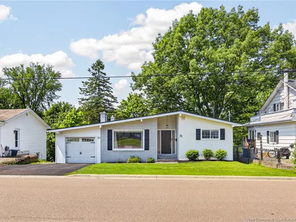 31 Alexander Ave, Moncton, NB E1E 1T3