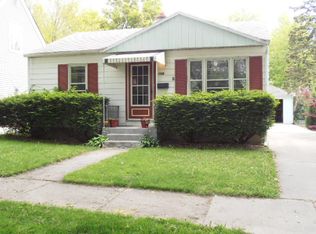 1330 N 71st St, Wauwatosa, WI 53213