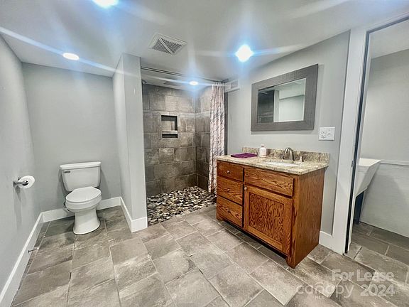 5th image of 53 Forest Ave