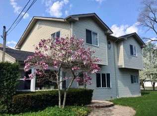 23062 N Prairie Ln, Prairieview, IL 60069