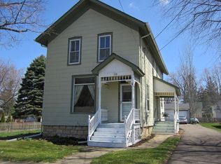 238 N Garfield St, Hinckley, IL 60520