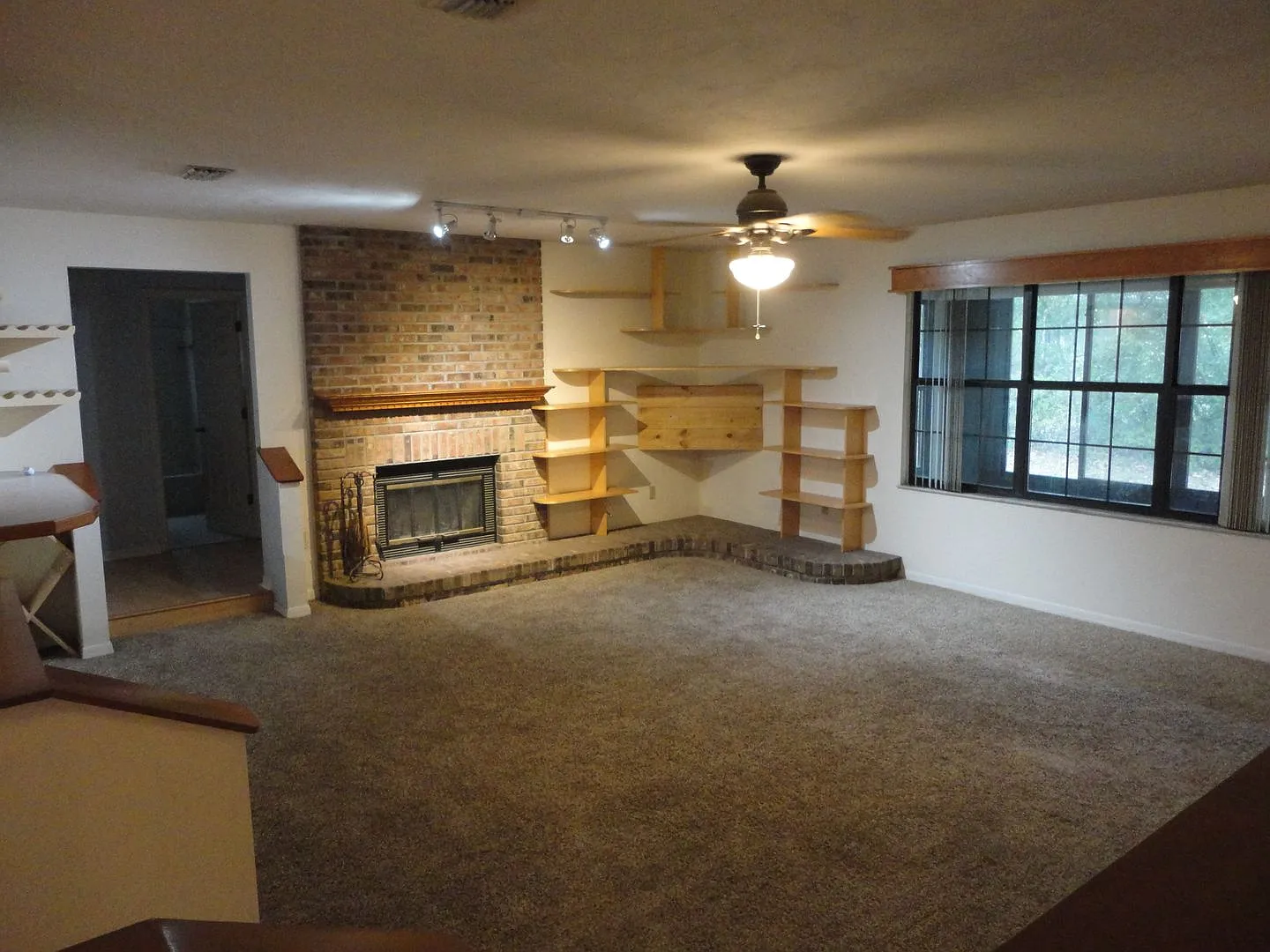 Beautiful 3-Bedroom Pool Home in The Woodlands — Photo 3
