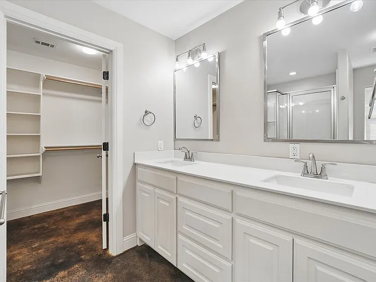 501 E Day St — Photo 19