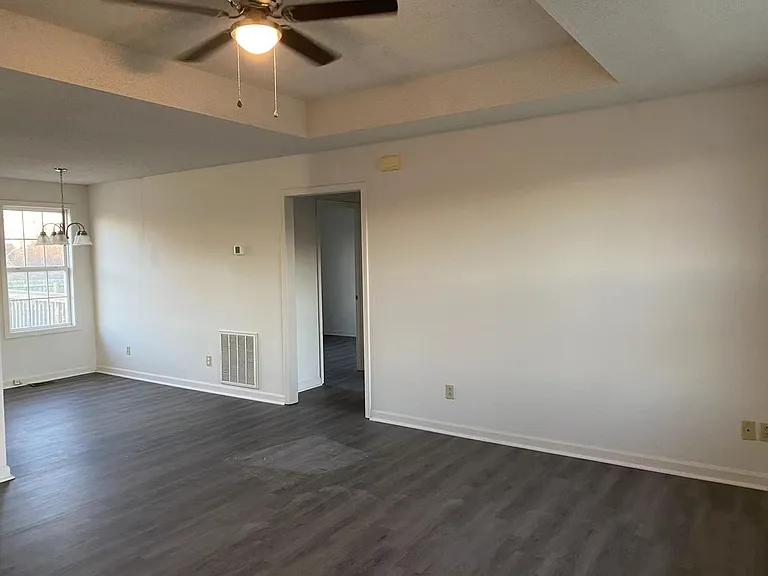 1835 Cottingham Ct — Photo 12
