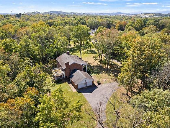 2nd image of 950 Oak Dr
